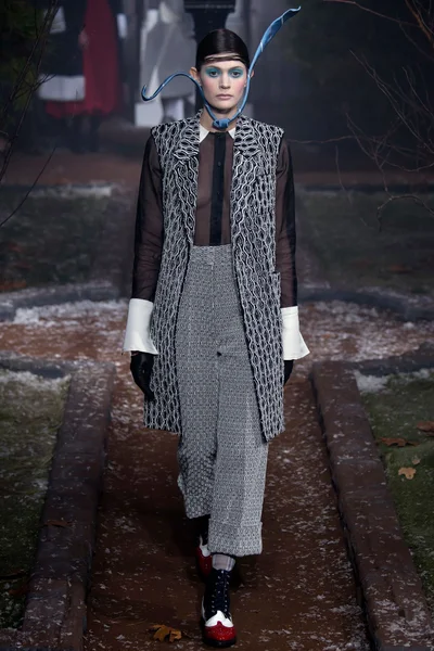 Look 12